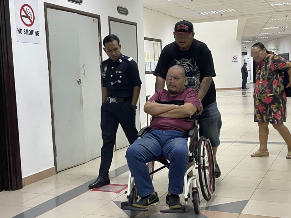 男子否认企图谋杀罪，被控用4WD冲撞警员