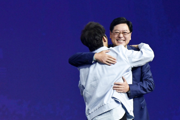 杨元庆这次抱的不是黄仁勋